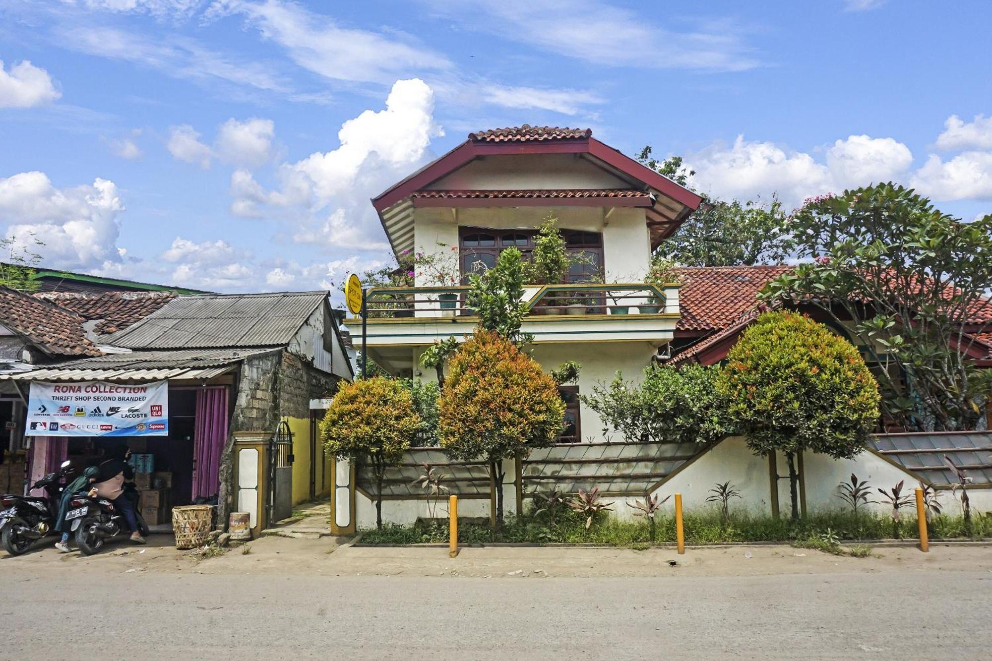 בוגור Oyo 90928 Wisma Asri Putra Syariah מראה חיצוני תמונה